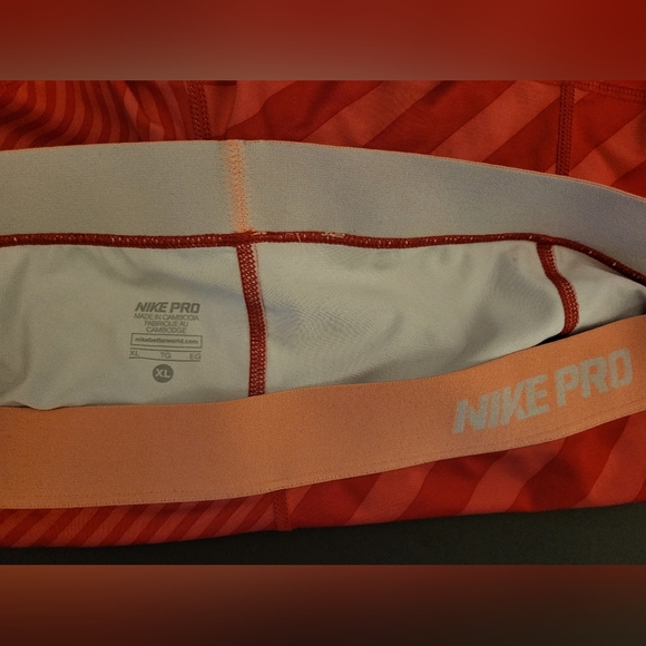 Nike Pro Shorts Size XL Compression Red Stripe Asymmetrical Womens - Picture 3 of 3